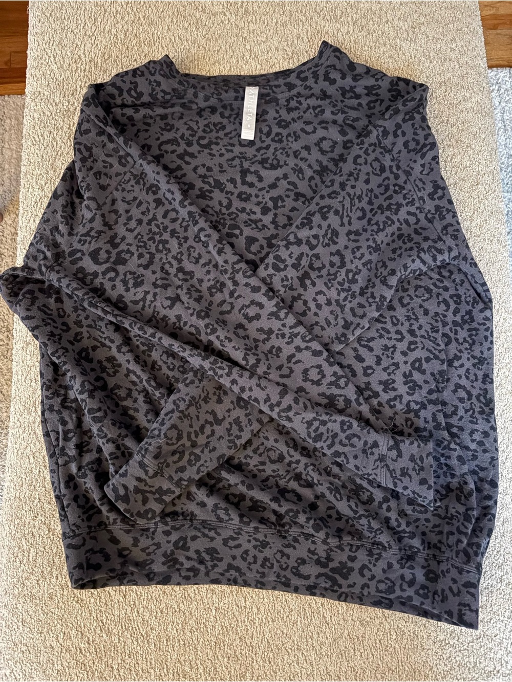 Athleta Women’s Leopard Print S crewneck